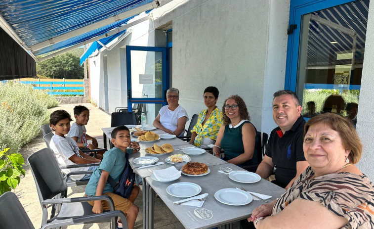 Dúas familias de Brión acollen a nenos saharauís durante o verán