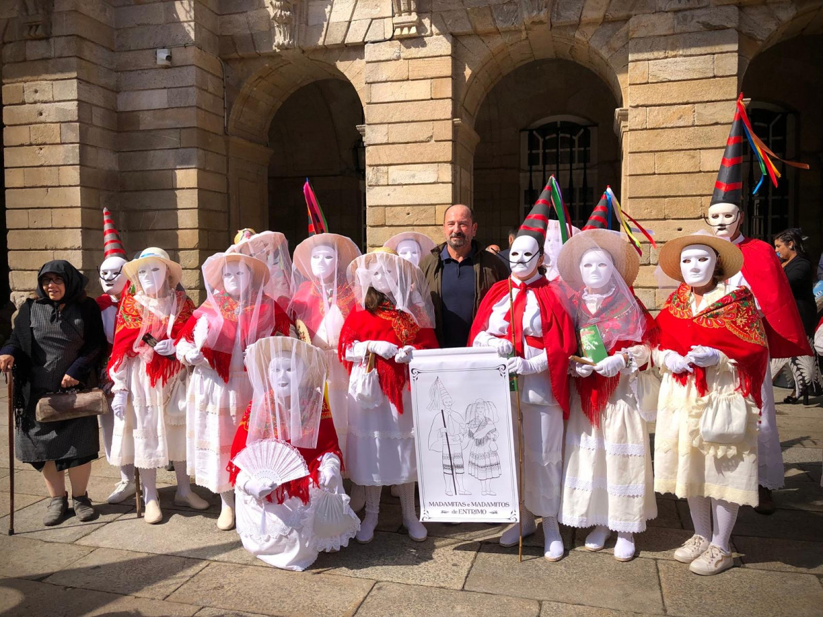 Representantes de los entroidos gallegos desfilan en Santiago @ Xunta