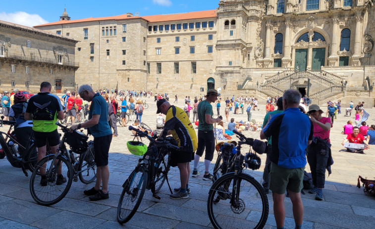 Oficial: Bicicletas y patinetes eléctricos podrán circular con libertad por la Zona Vieja de Santiago