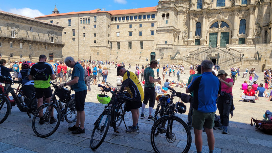 Oficial: Bicicletas y patinetes eléctricos podrán circular con libertad por la Zona Vieja de Santiago