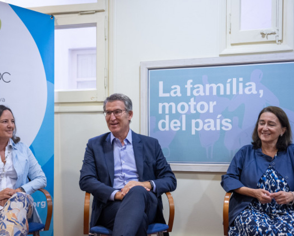 EllderdelPPAlbertoNezFeijocvisitalaAsociacindeFamiliasNumerosasdeCataluaenBarcelona