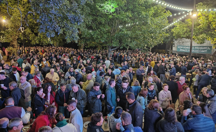 Más de 7.000 personas asisten a la fiesta de los mineros de Touro en apoyo al proyecto de la mina