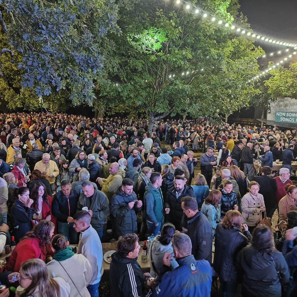 Más de 7.000 personas asisten a la fiesta de los mineros de Touro en apoyo al proyecto de la mina