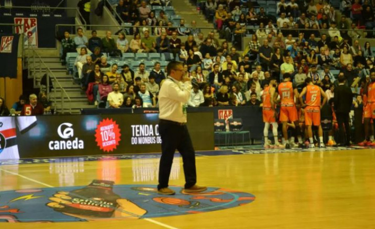 El nuevo speaker del Obradoiro abandona el club tras las críticas sufridas en su debut