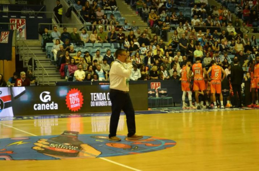 El nuevo speaker del Obradoiro abandona el club tras las críticas sufridas en su debut