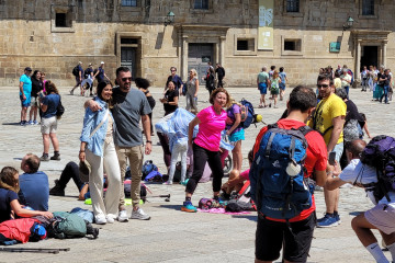 Turistas en el Obradoiro. Foto de Eladio Lois