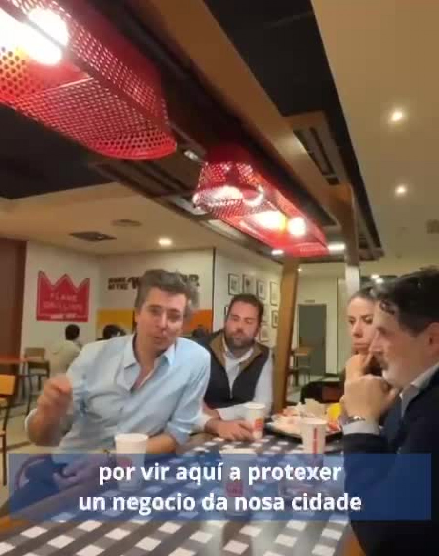 Borja Verea visita a los trabajadores de Burger King que fueron asaltados en Santiago