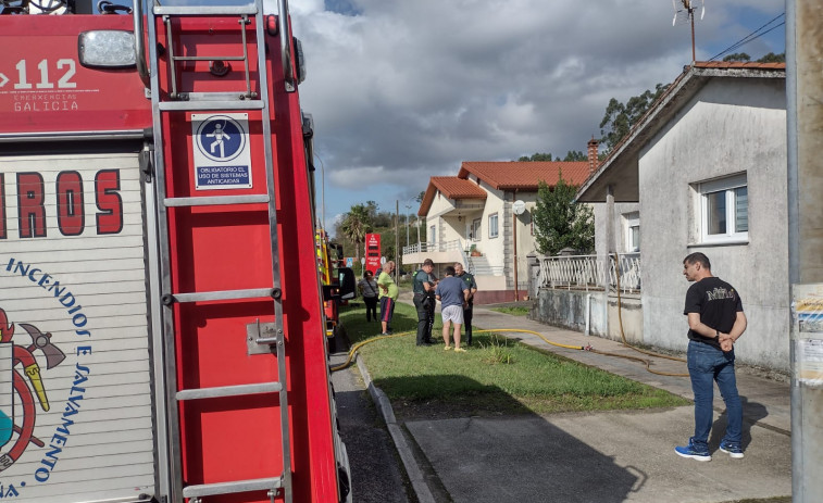 Incendio en una vivienda de Padrón