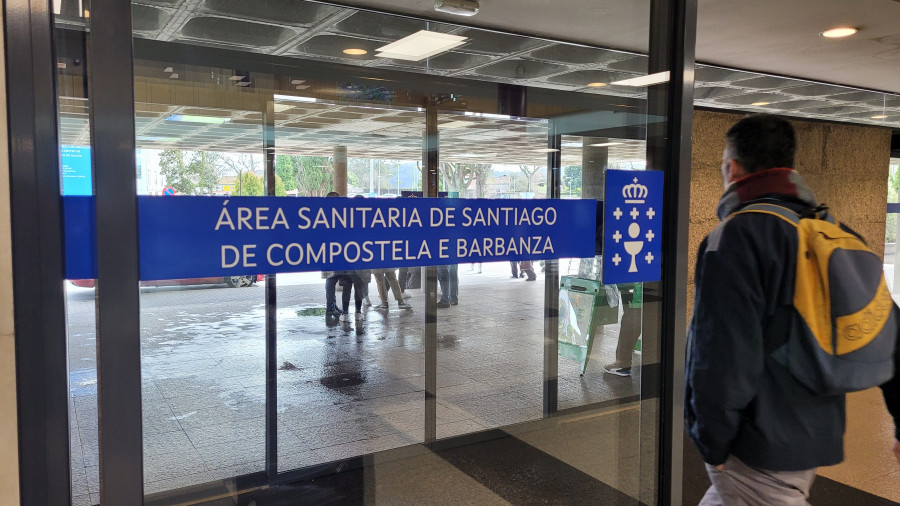 Pacientes denuncian fuertes "colapsos" en el Hospital Clínico de Santiago