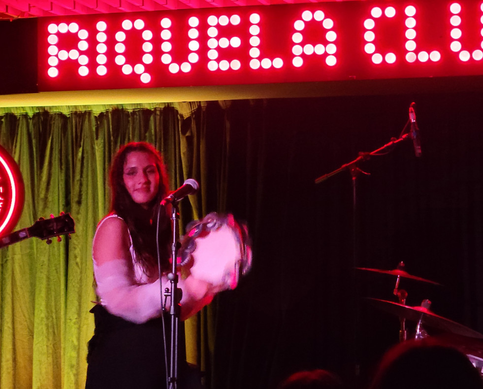 Concierto de Sabela en la sala Riquela de Santiago @ Eladio González Lois (5)