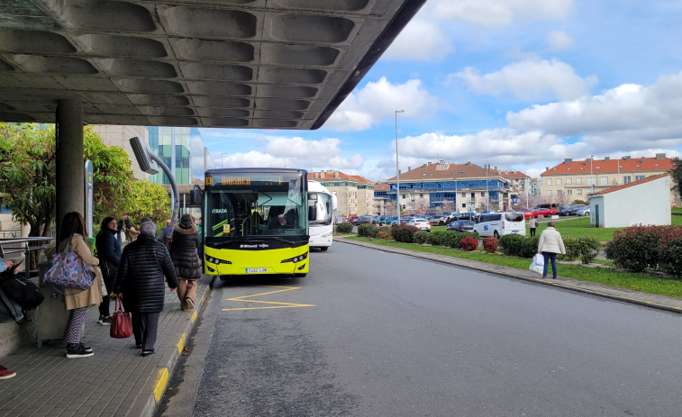 La huelga de autobuses causa estragos en Santiago y amenaza con prolongarse indefinidamente