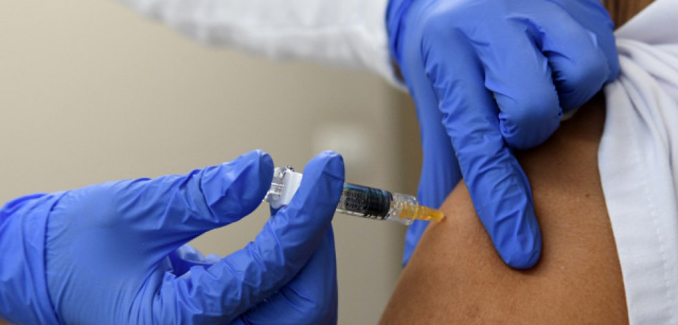Personas con patologías crónicas y embarazadas podrán escoger cuando vacunarse de gripe y covid a través de autocita