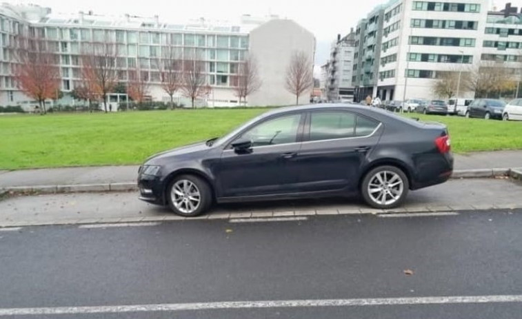 Denuncian problemas de estacionamiento cerca del Politécnico de Santiago: 