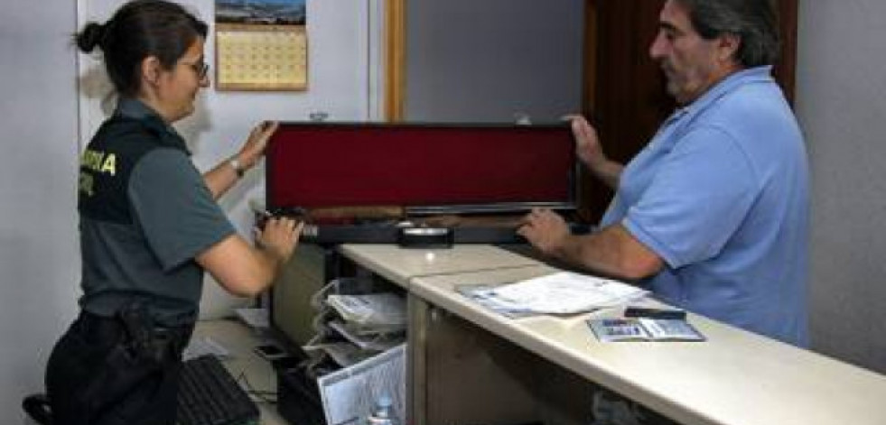La Guardia Civil implanta el teléfono 060 para citas previas de Intervención de Armas y Explosivos
