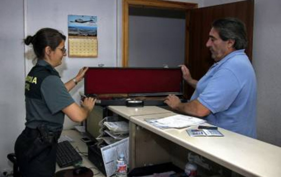 La Guardia Civil implanta el teléfono 060 para citas previas de Intervención de Armas y Explosivos