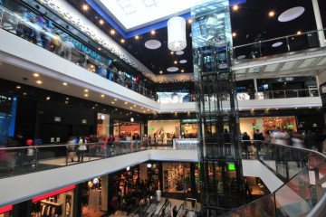 Interior del centro comercial As Cancelas