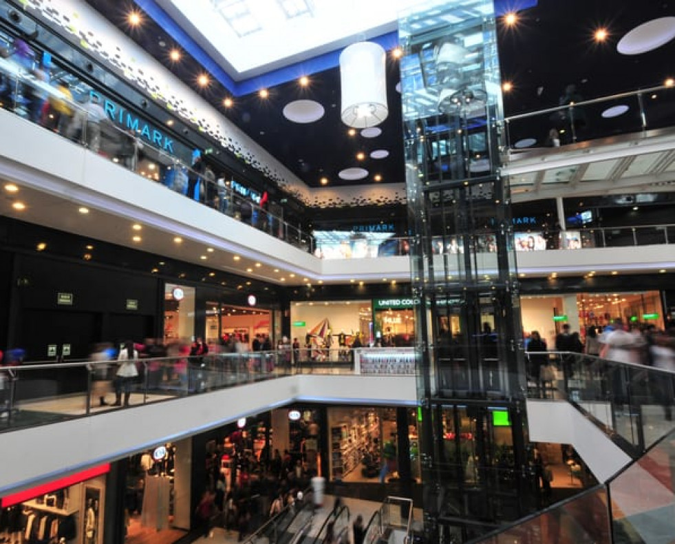 Interior del centro comercial As Cancelas