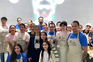 Foto de familia del equipo del restaurante Lola & Lía el día de la inauguración del local  LOLA & LÍA