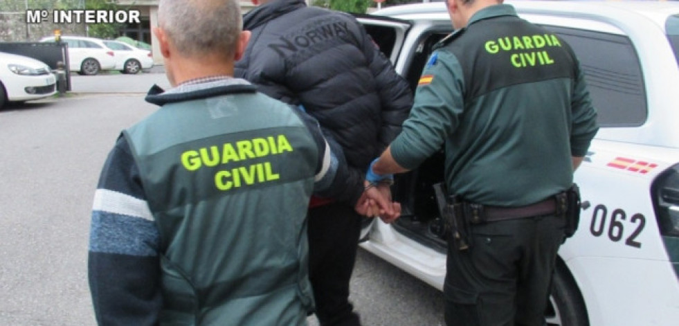 La Guardia Civil detiene a un hombre tras hurtar el bote de propinas en un establecimiento en Sanxenxo