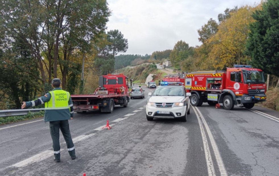 Muere un conductor de 65 años en una colisión frontal contra otro turismo en Coles