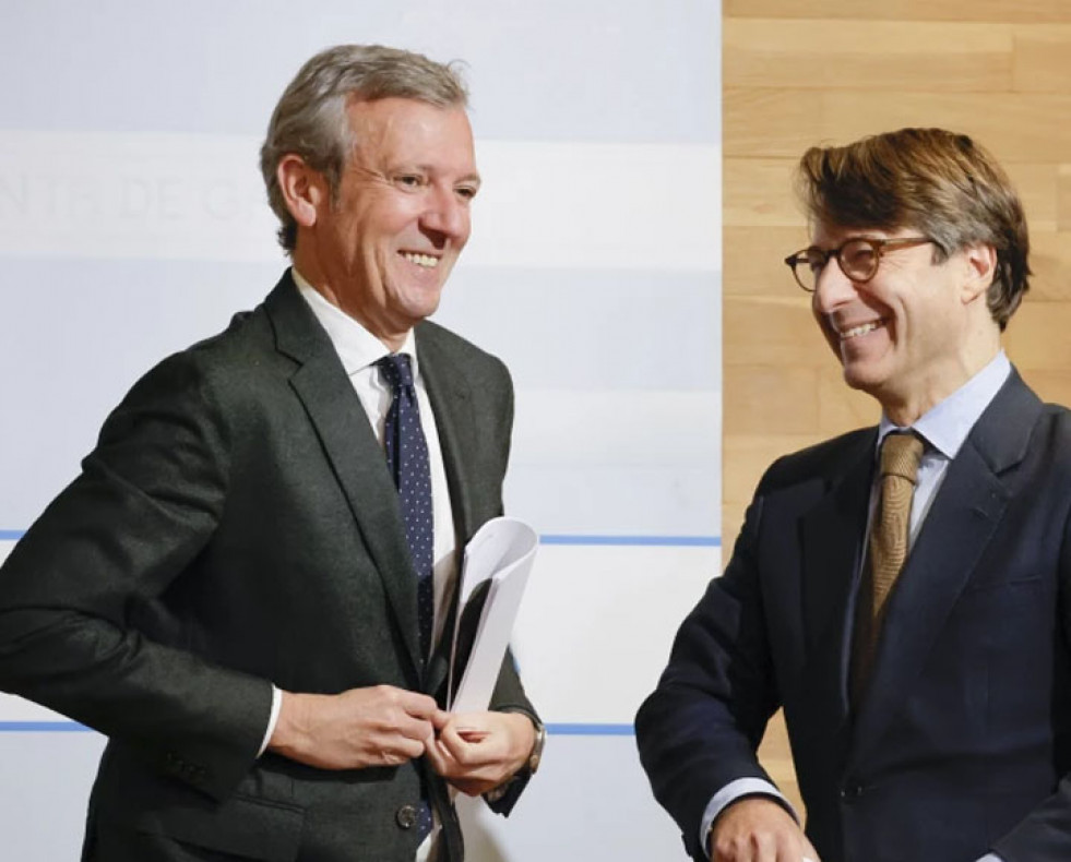 El presidente Alfonso Rueda y el conselleiro Miguel Corgos, ayer, tras el Consello  Lavandeira Jr (Efe)