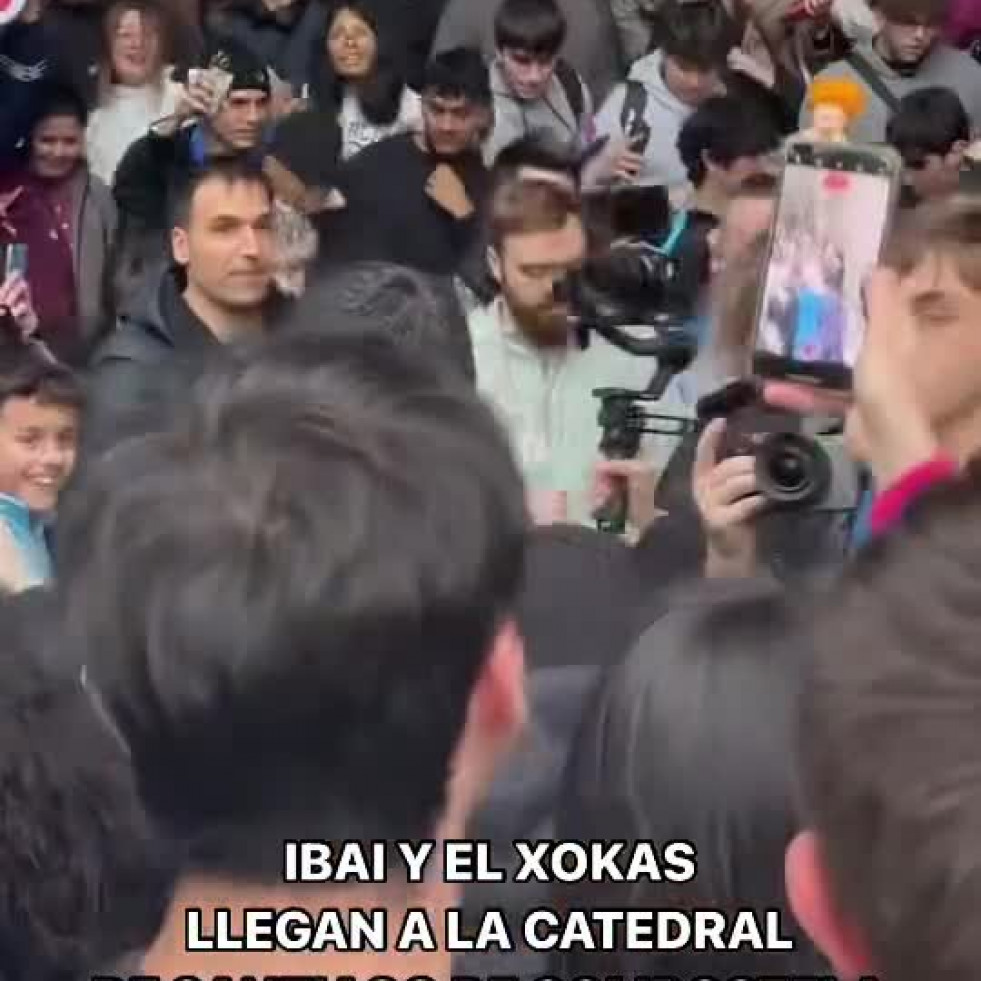 Locura total en Santiago de Compostela por la llegada de Ibai Llanos y El Xokas