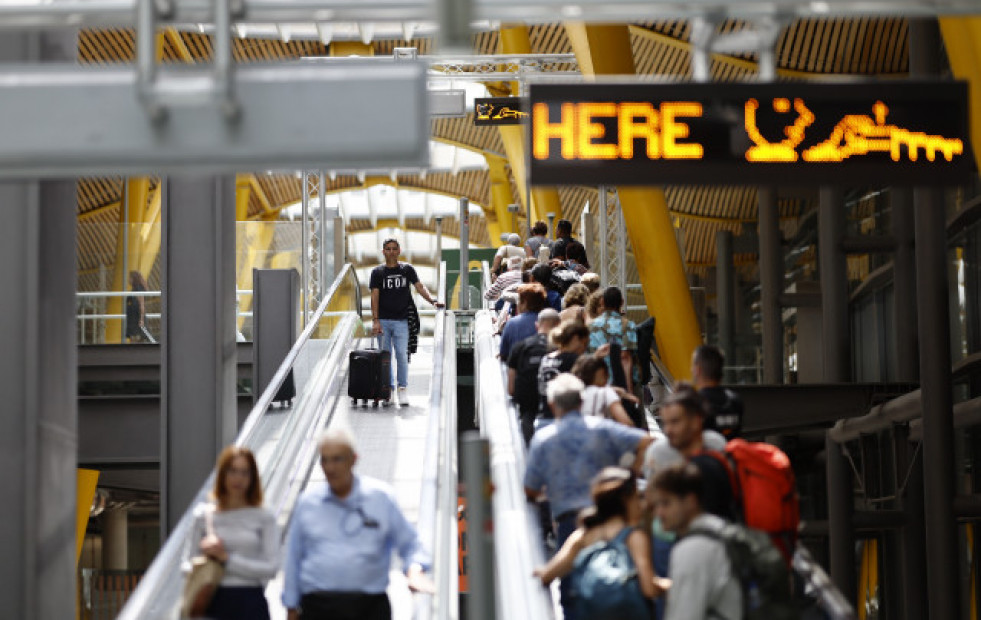 Aena limita desde hoy el acceso a pasajeros y acompañantes en Barajas en horario nocturno