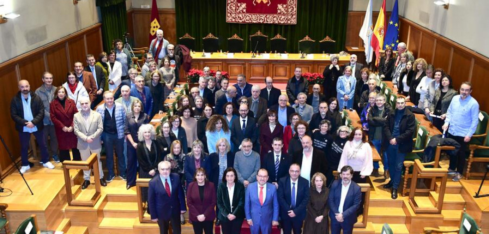 A USC recoñece a 120 traballadores no acto das Insignias Fonseca