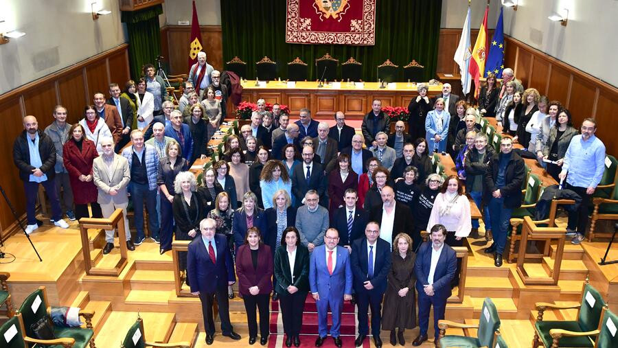 A USC recoñece a 120 traballadores no acto das Insignias Fonseca