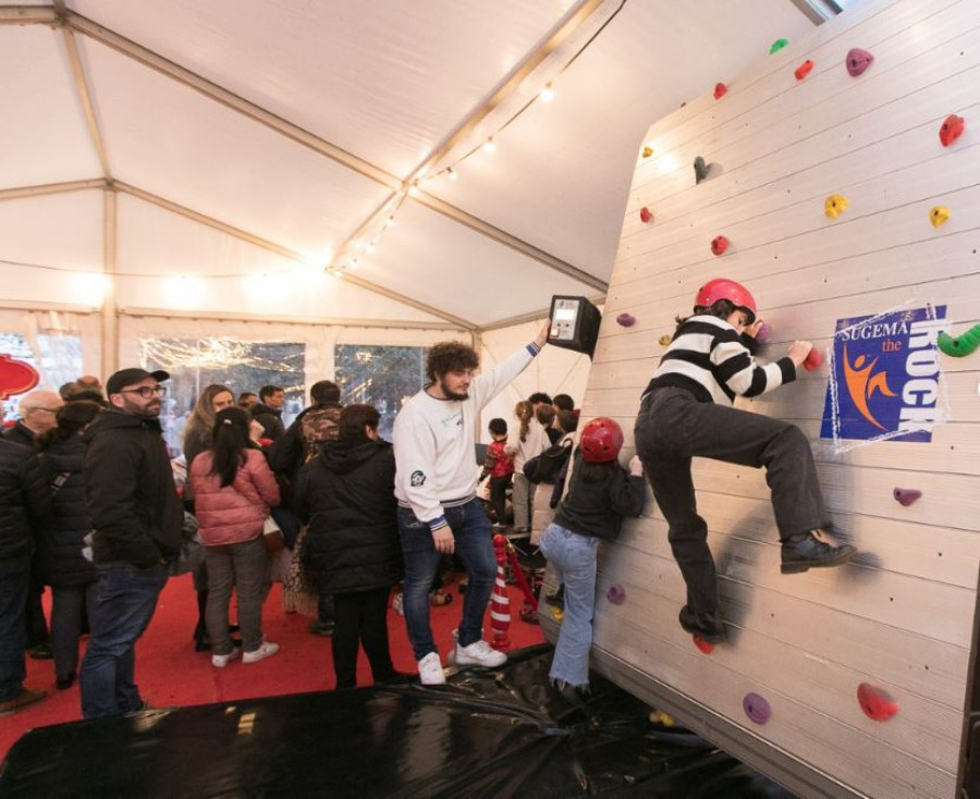 "Alameda en Xogo" enche de maxia o Nadal compostelán con actividades, cine gratuíto e unha pista de xeo ecolóxica