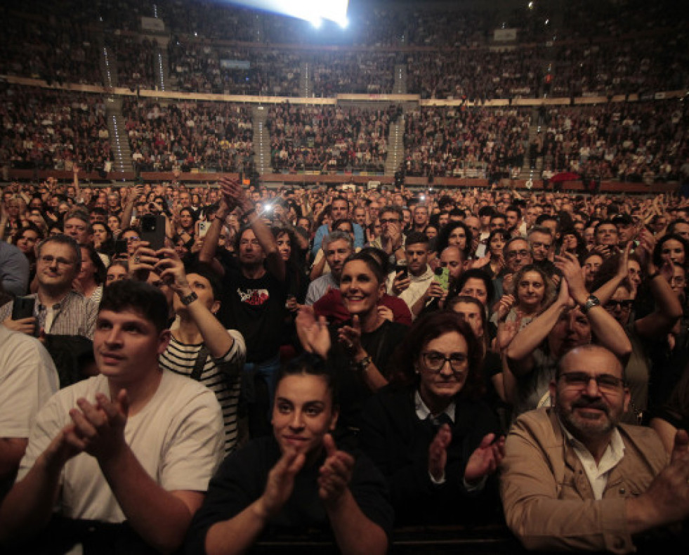 Publicoconciertomanologarciacoliseum2024quintana