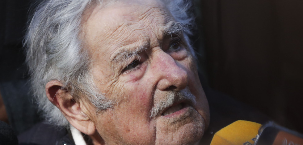 José Mujica es intervenido con éxito tras el implante de un stent en el esófago