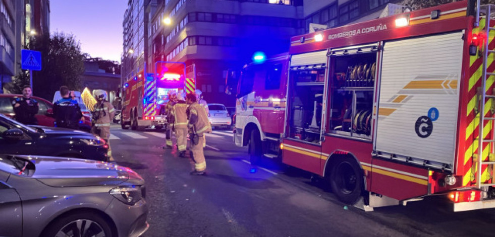 Tres personas trasladadas al hospital por la mala combustión de un electrodoméstico en A Coruña