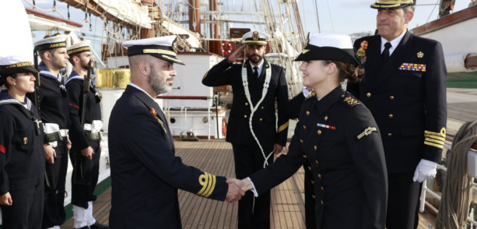 Comienza en Cádiz el crucero de instrucción del Elcano, que visitará Ferrol en el mes de julio