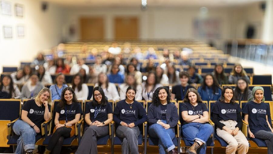 ¿Sabías que el CERN estará en Santiago? Descubre cómo participar en la masterclass más emocionante del año