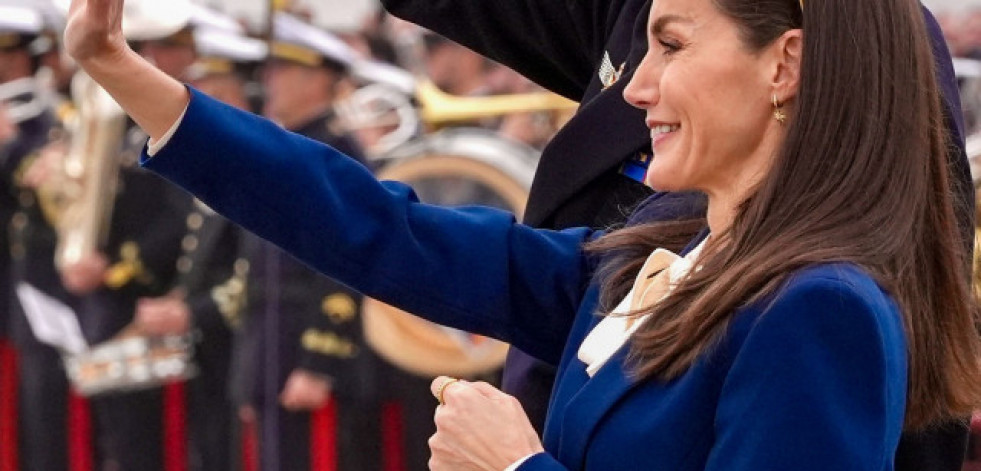 Los reyes despiden a la princesa Leonor entre lágrimas, sonrisas y mucha emoción