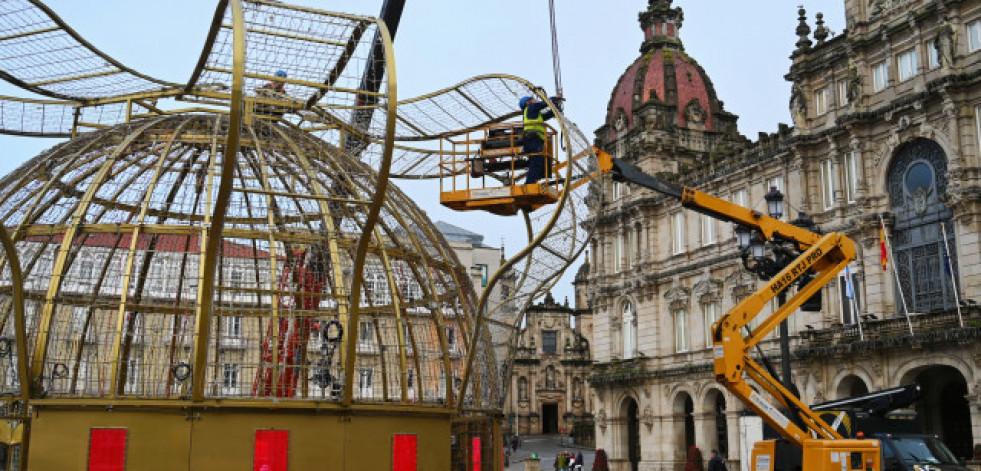 Las coronas de Navidad de María Pita se despiden con más sombras que luces