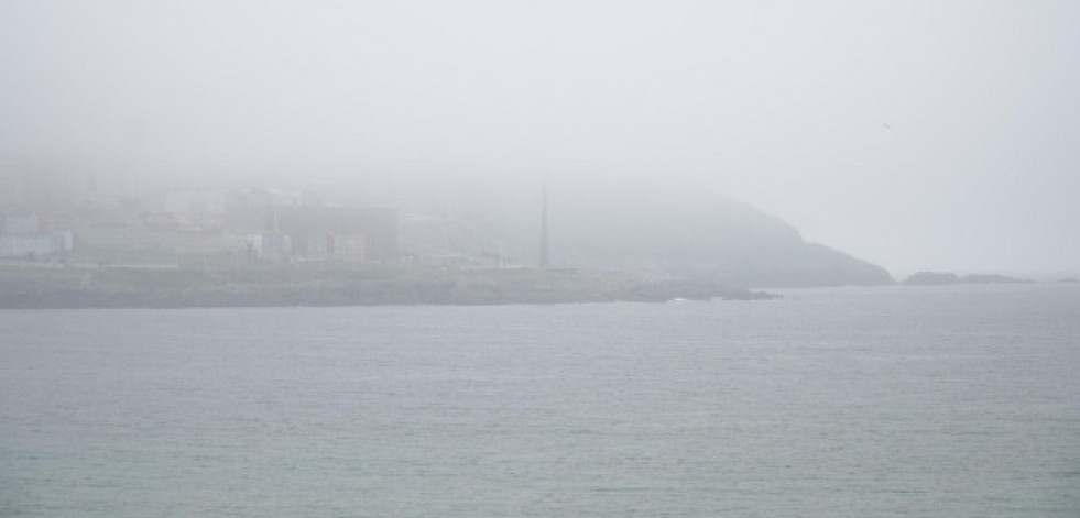 La niebla en A Coruña obliga a desviar dos vuelos a Santiago