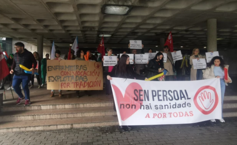 Sindicatos convocan una concentración para exigir la jornada de 35 horas semanales en el SERGAS