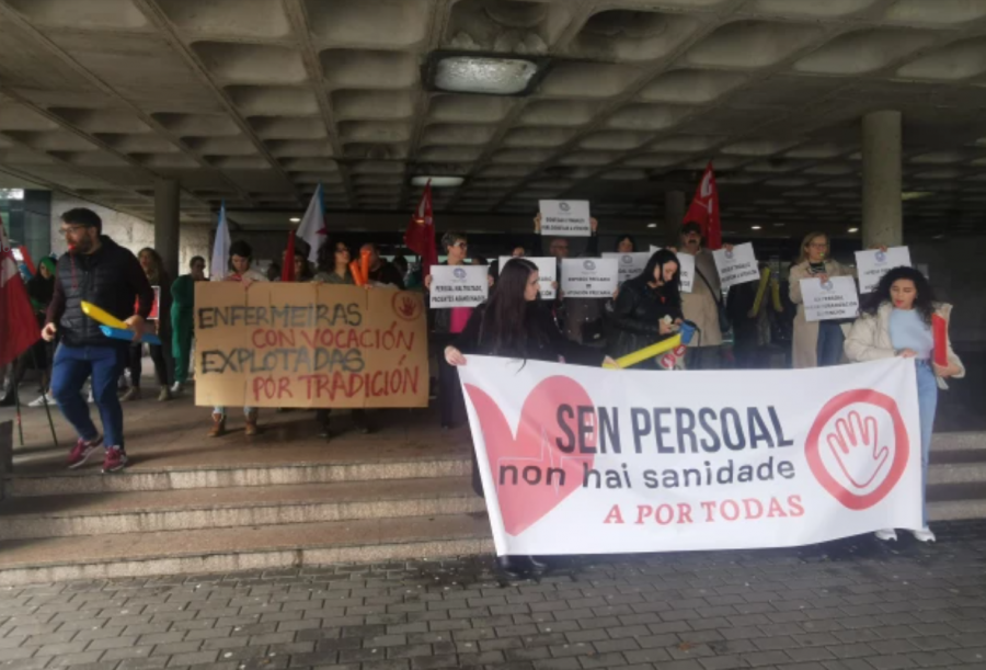 Sindicatos convocan una concentración para exigir la jornada de 35 horas semanales en el SERGAS