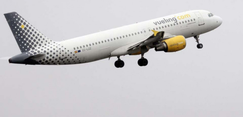 Vueling ha sido la aerolínea ‘low-cost’ más puntual en los aeropuertos gallegos en 2024