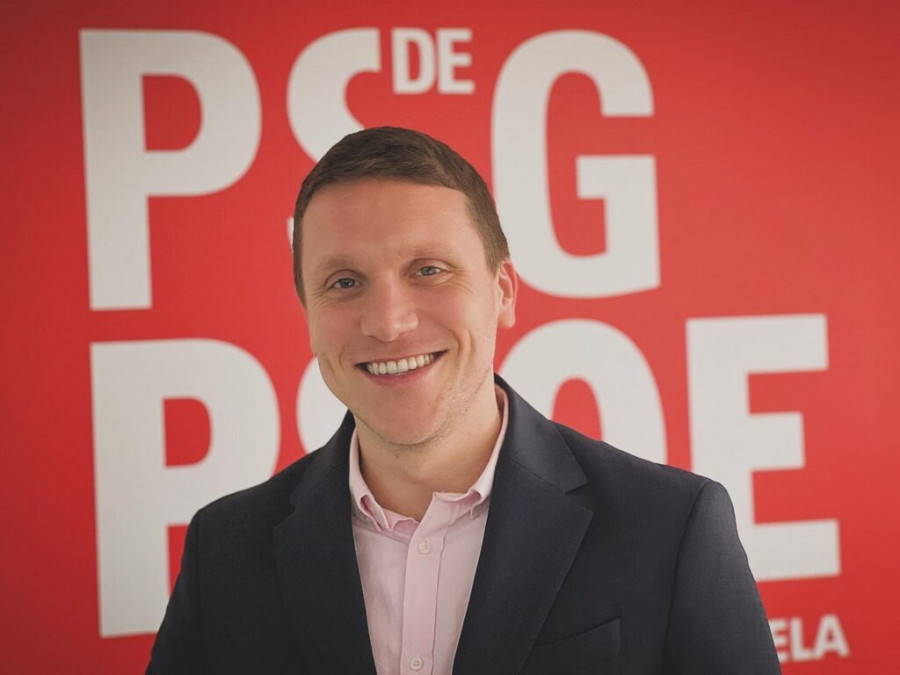 "Santiago no necesita una alcaldesa que venda humo": Aitor Bouza anuncia su candidatura a la reelección como secretario general del PSOE de Santiago