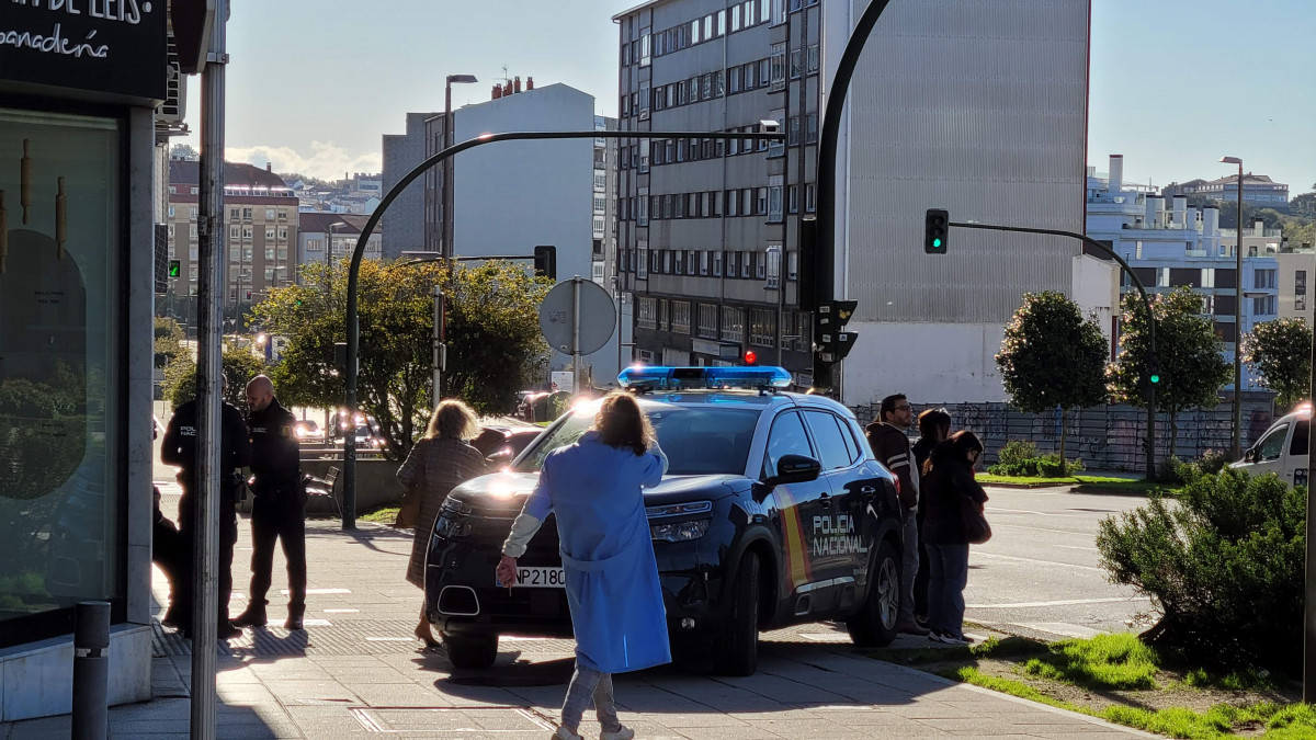 La Policia Nacional resolviendo un altercado en Romero Donallo. Foto de Eladio Lois