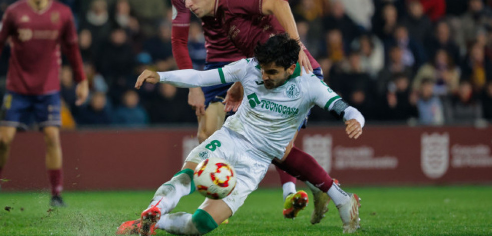 El Getafe, que acabó con nueve jugadores, sufre para eliminar al Pontevedra (0-1)