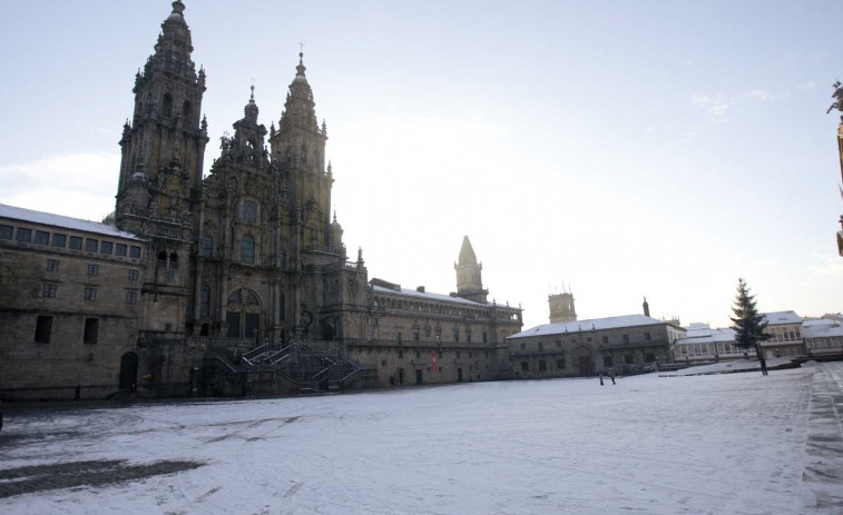 Santiago activa o protocolo de intervención ante neve