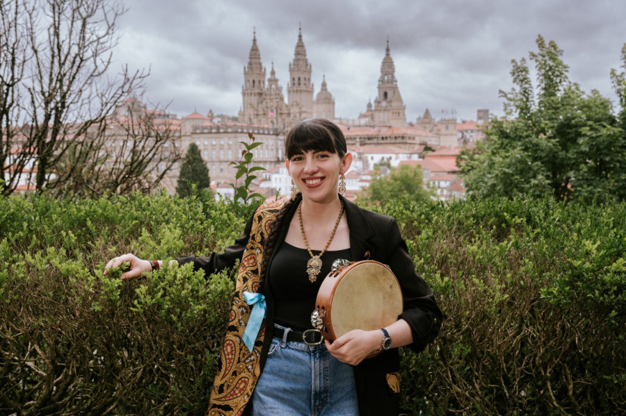 Eva Fernández, a xornalista que fixo do folclore galego o seu estilo de vida