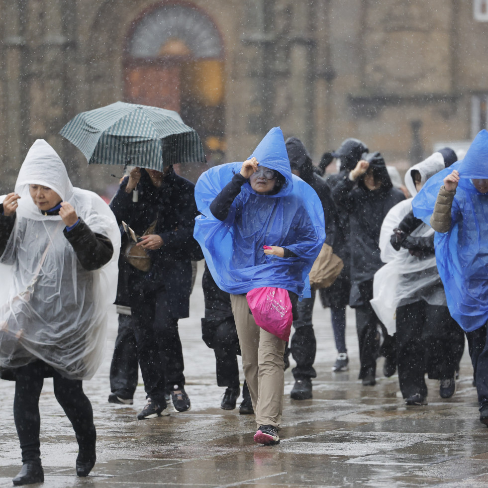 Turistas en el Obradoiro. Foto de Lavandeira Jr