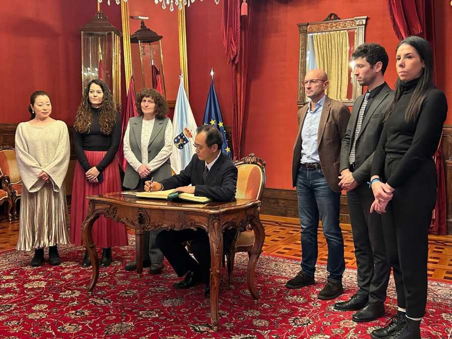 El embajador de Japón visita Santiago de Compostela