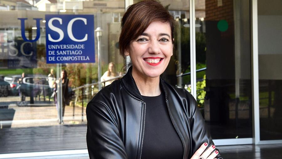 Marta Lois toma posesión como decana da facultade de Políticas da USC