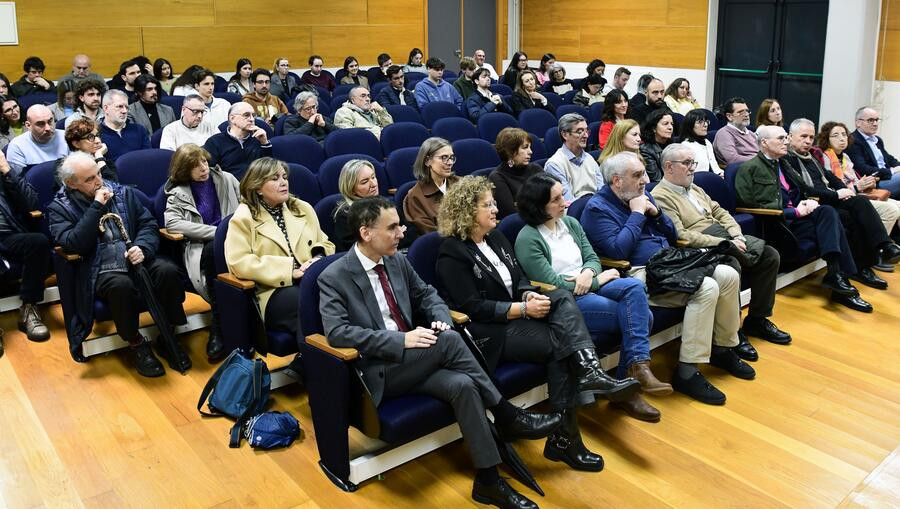 Toma posesion decana de politicas marta loi 11